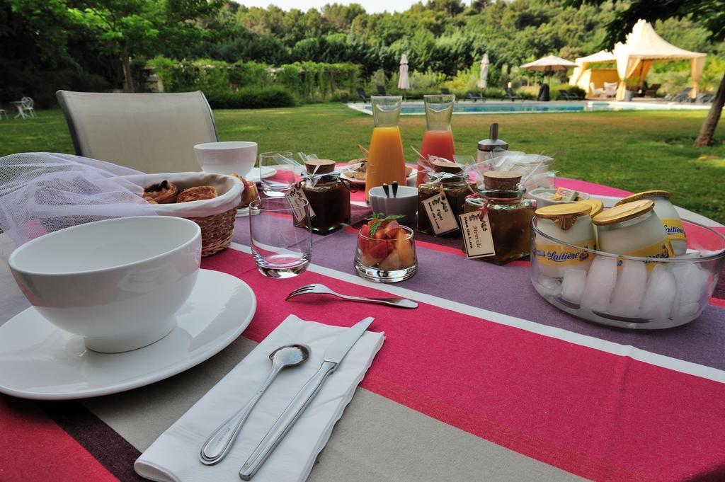Mas De Lure Bed & Breakfast Salon-de-Provence Bagian luar foto