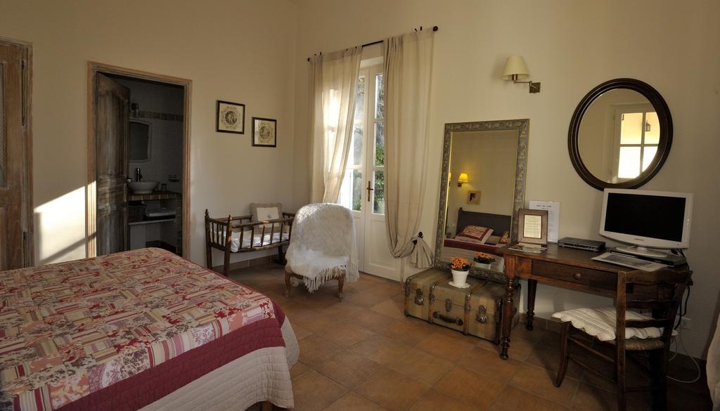 Mas De Lure Bed & Breakfast Salon-de-Provence Bagian luar foto
